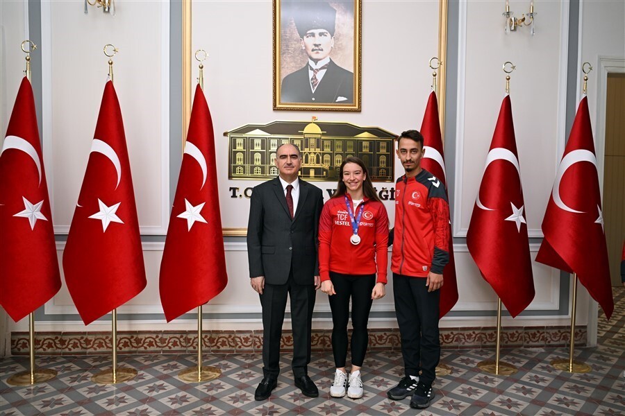 AZERBAYCAN’DAKİ AEROBİK CİMNASTİK AVRUPA ŞAMPİYONASI’NDA MADALYA KAZANARAK MANİSA’YA GURUR YAŞATAN...