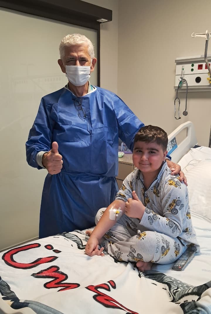 AZERBAYCAN’DAN BAĞIŞIKLIK HASTALIĞI NEDENİYLE İSTANBUL’A GELEN 8 YAŞINDAKİ UMUD SHAHBAZOV...