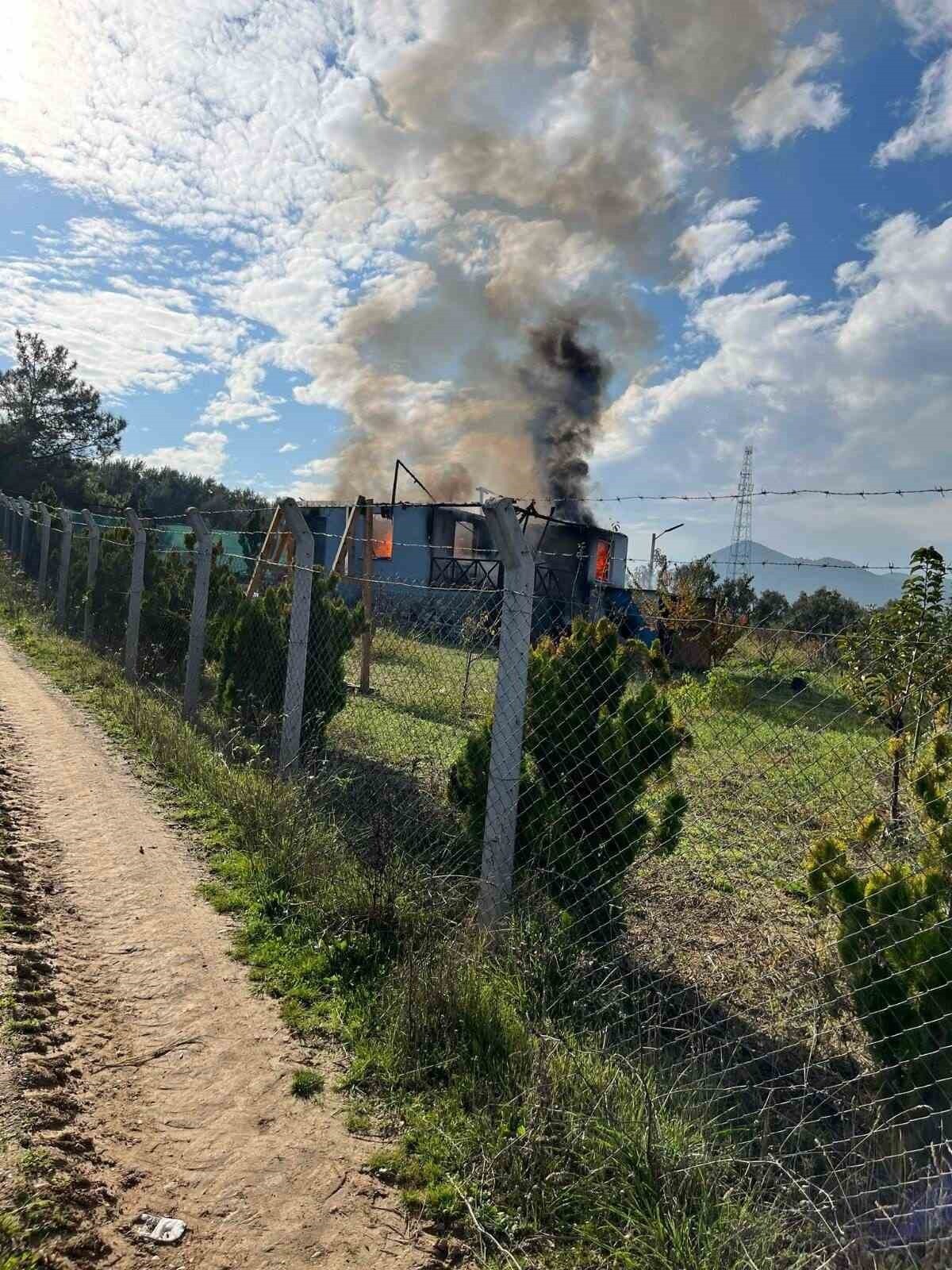 BAĞ EVİNDE KORKUTAN YANGIN