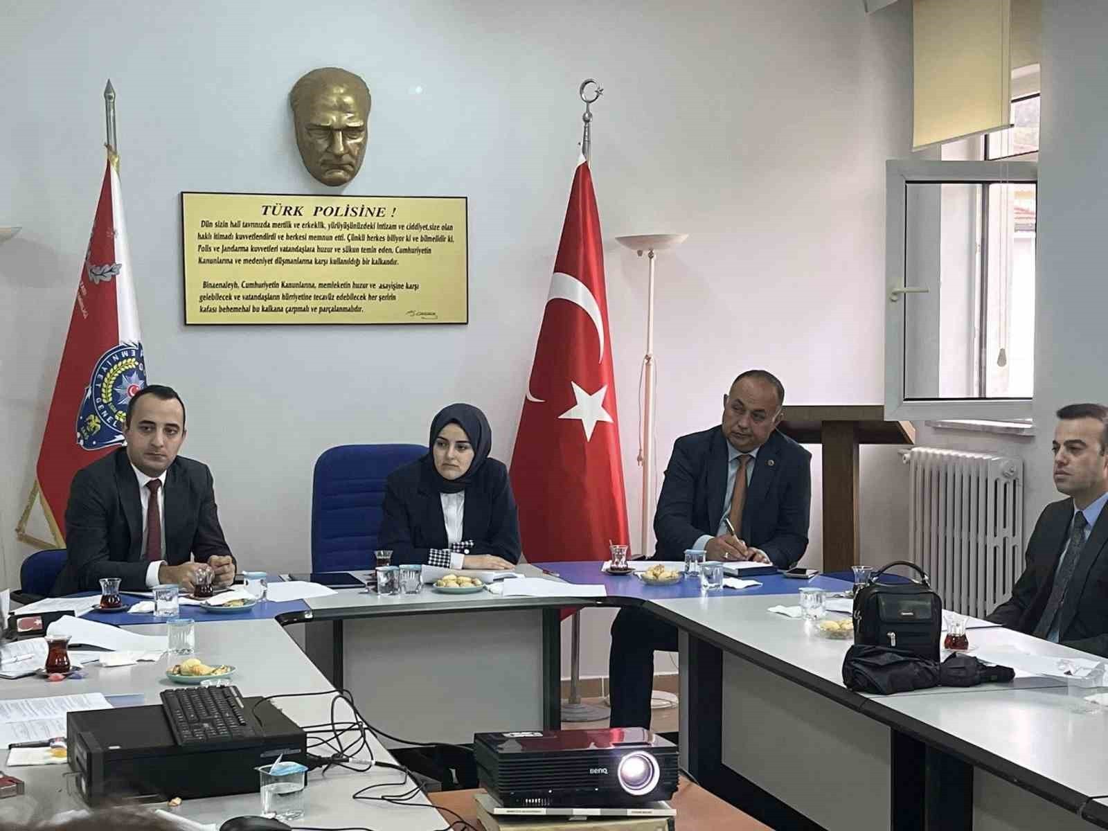 BAĞIMLILIKLA MÜCADELE TOPLANTISI GÖLPAZARI’NDA GERÇEKLEŞTİRİLDİ