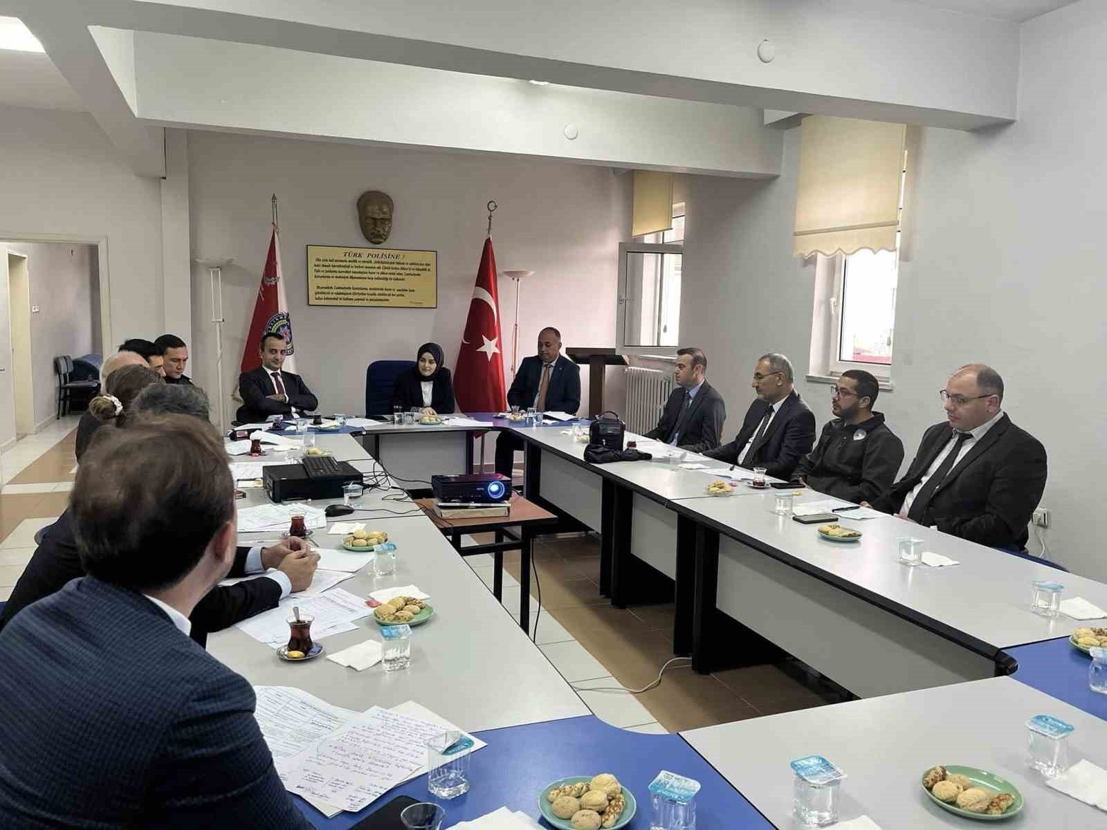 BAĞIMLILIKLA MÜCADELE TOPLANTISI GÖLPAZARI’NDA GERÇEKLEŞTİRİLDİ