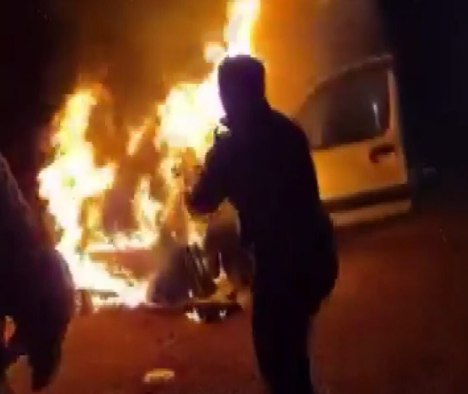 BAKAN TUNÇ'TAN ARAÇ YANGININA MÜDAHALE EDEREK HAYAT KURTARAN CEZAEVİ PERSONELLERİNE TEŞEKKÜR