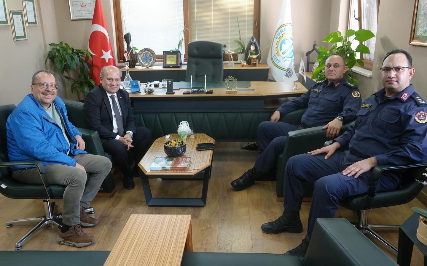 BALIKESİR İL JANDARMA KOMUTANI JANDARMA ALBAY MURAT ÖZER VE EDREMİT İLÇE JANDARMA KOMUTANI...