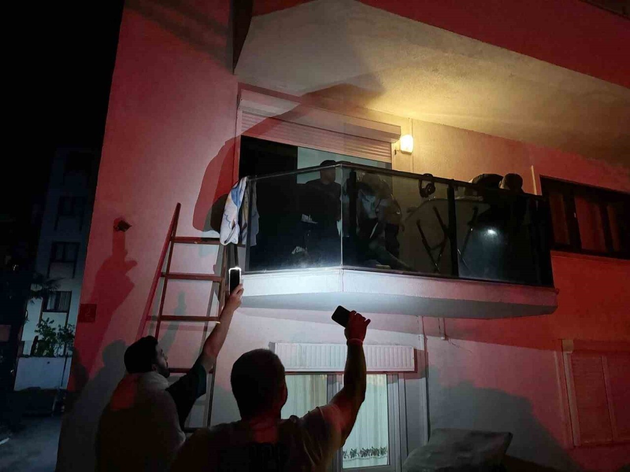 BALIKESİR’İN ERDEK İLÇESİNDE DİLRUBA ELİF ÇETİN’İ (22) 4 BIÇAK DARBESİYLE ÖLDÜRDÜĞÜ İDDİASIYLA...