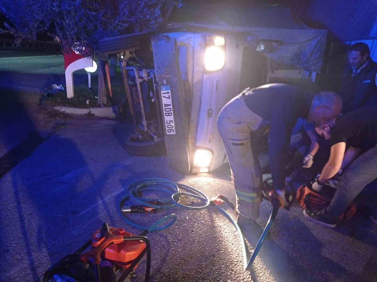 BALIKESİR’İN HAVRAN İLÇESİNDE KAMYON İLE KAMYONETİN ÇARPIŞMASI SONUCU MEYDANA GELEN TRAFİK...