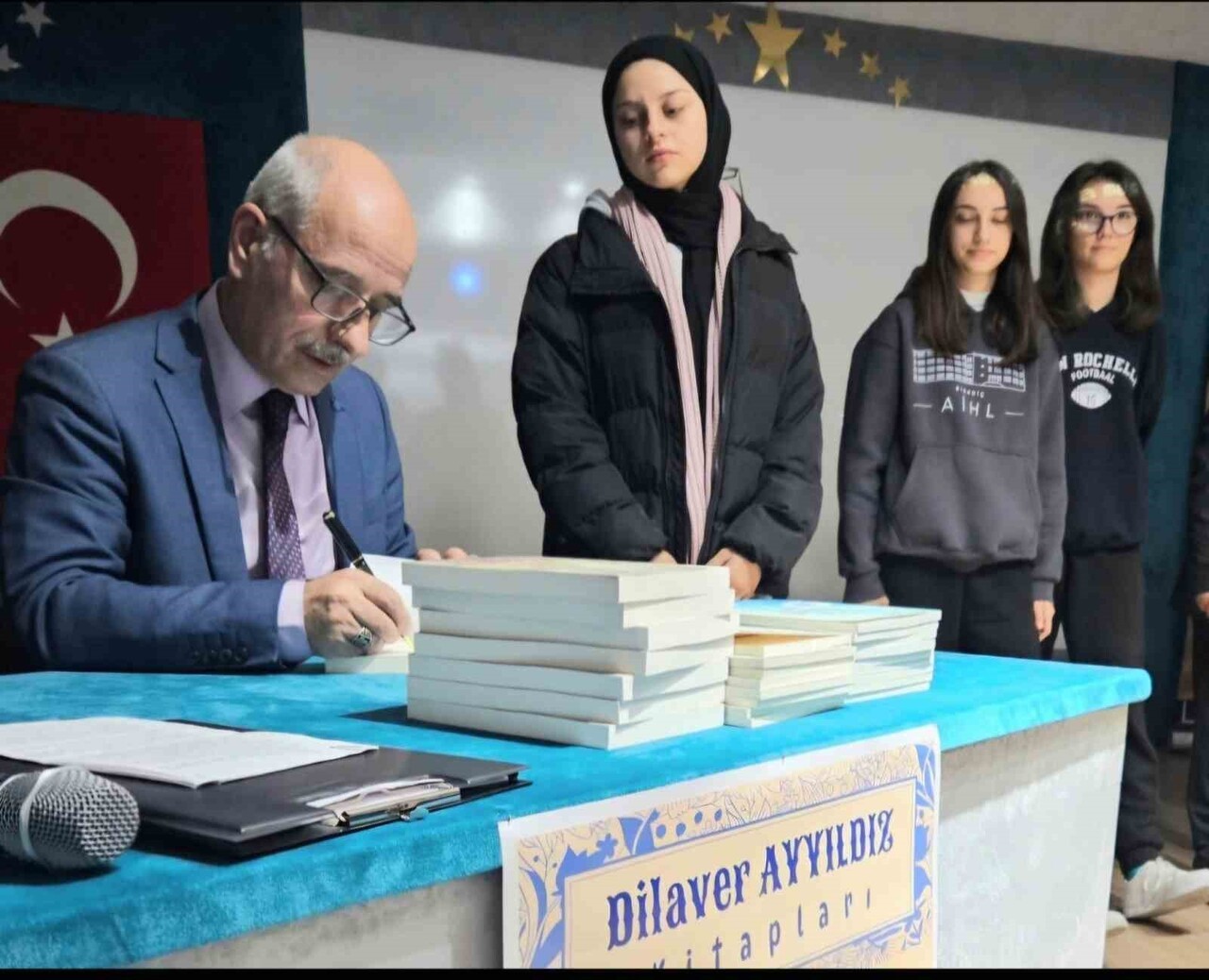 BALIKESİRLİ ÖĞRETMEN YAZAR DİLAVER AYYILDIZ'DAN ÇOCUK KİTABI