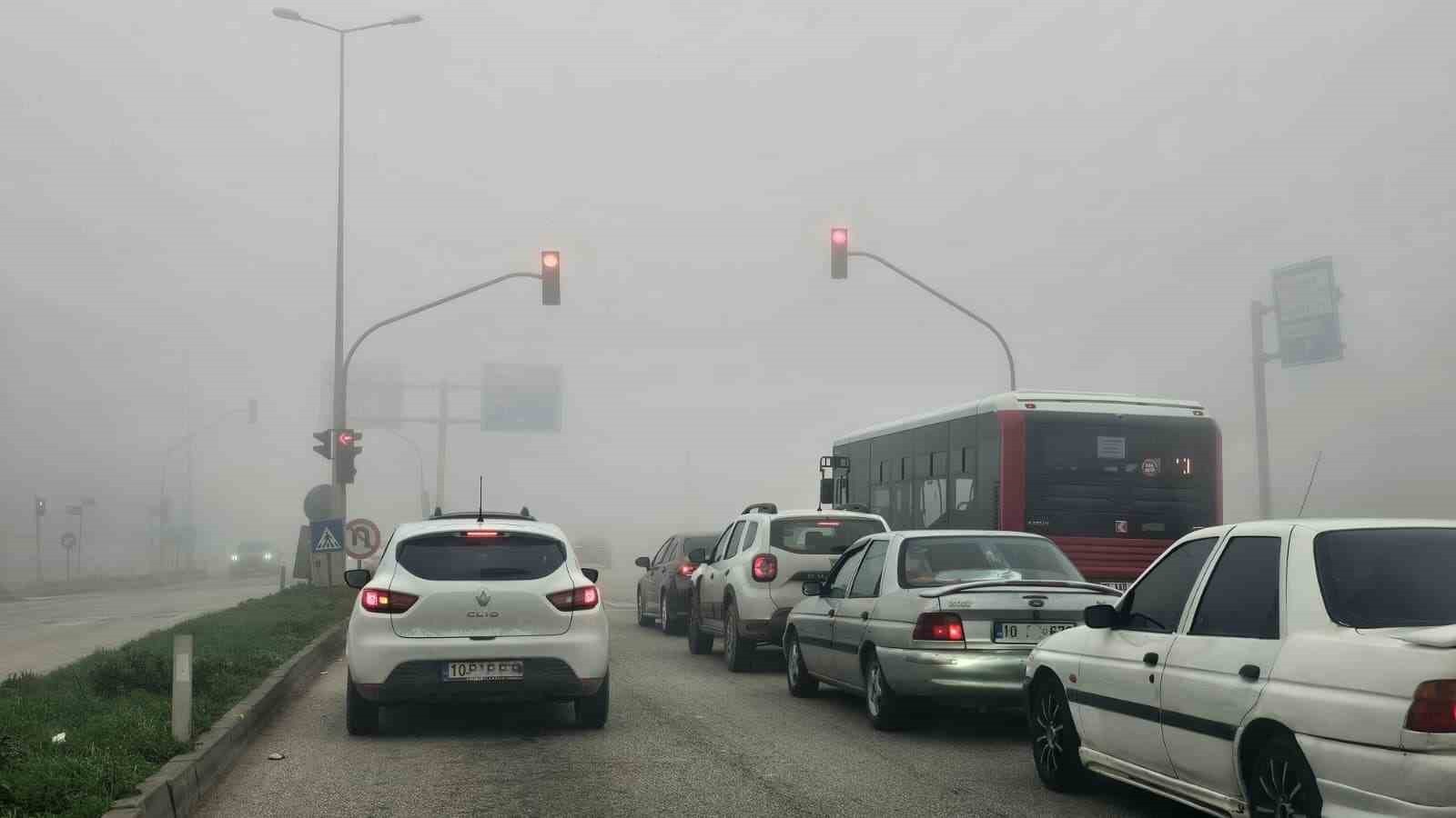 BANDIRMA’DA SABAH SAATLERİNDE YOĞUN SİS ETKİLİ OLDU