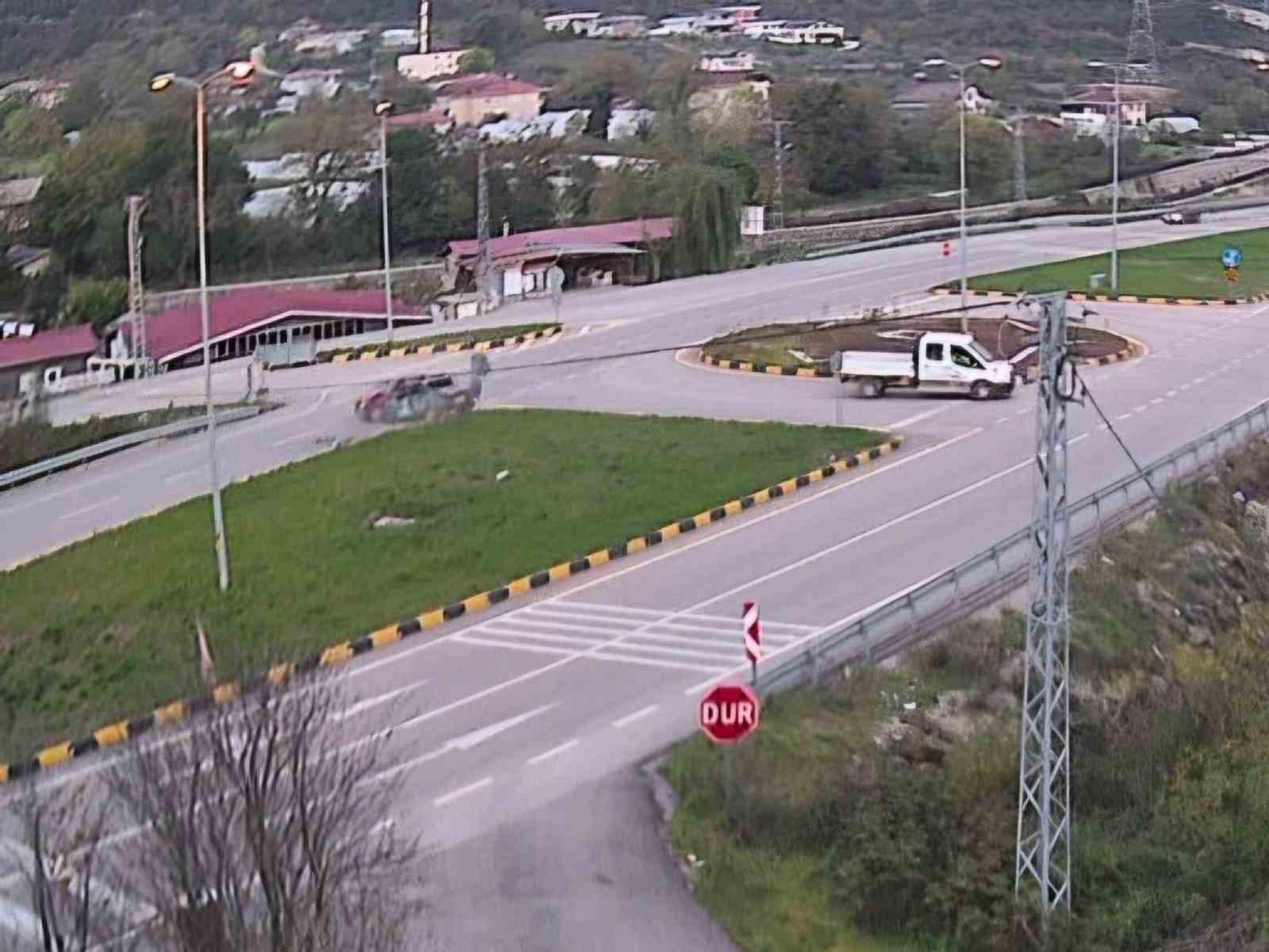 BARTIN'DA 6 KİŞİNİN YARALANDIĞI FECİ KAZADA YAŞANANLAR GÜVENLİK KAMERA GÖRÜNTÜLERİNE...