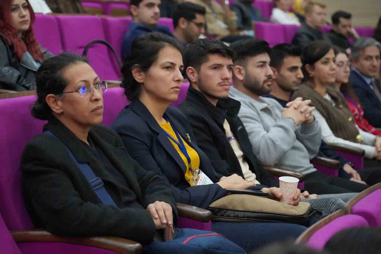 BARÜ'DE DÜZENLENEN KONGREDE EĞİTİM ARAŞTIRMALARINDA YENİ YAKLAŞIMLAR ELE ALINDI