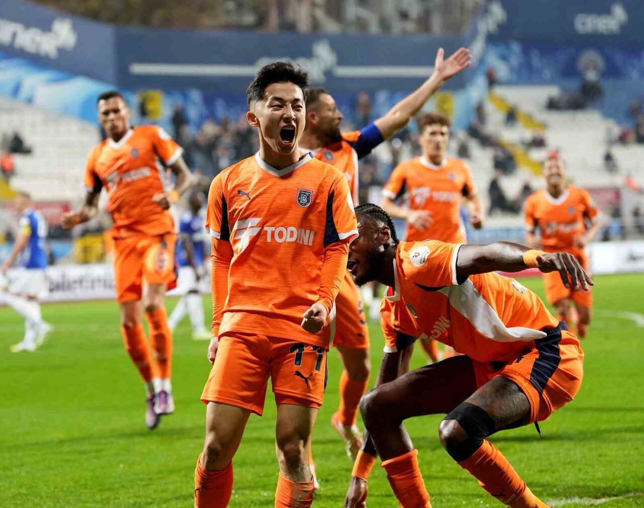 BAŞAKŞEHİR'İN ÖZBEK FUTBOLCUSU ABBOSBEK FAYZULLAYYEV, KASIMPAŞA MAÇININ 26. DAKİKASINDA ATTIĞI...