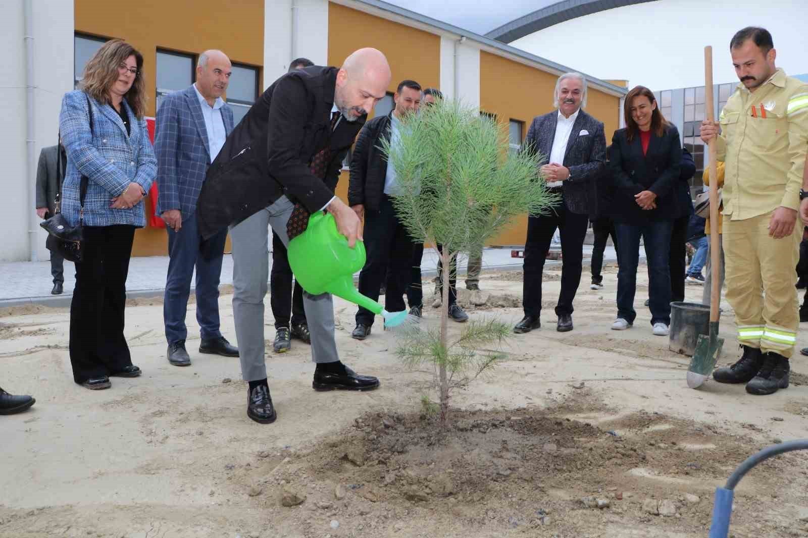 BAŞKAN ARIKAN'DAN AĞAÇLANDIRMA MESAJI