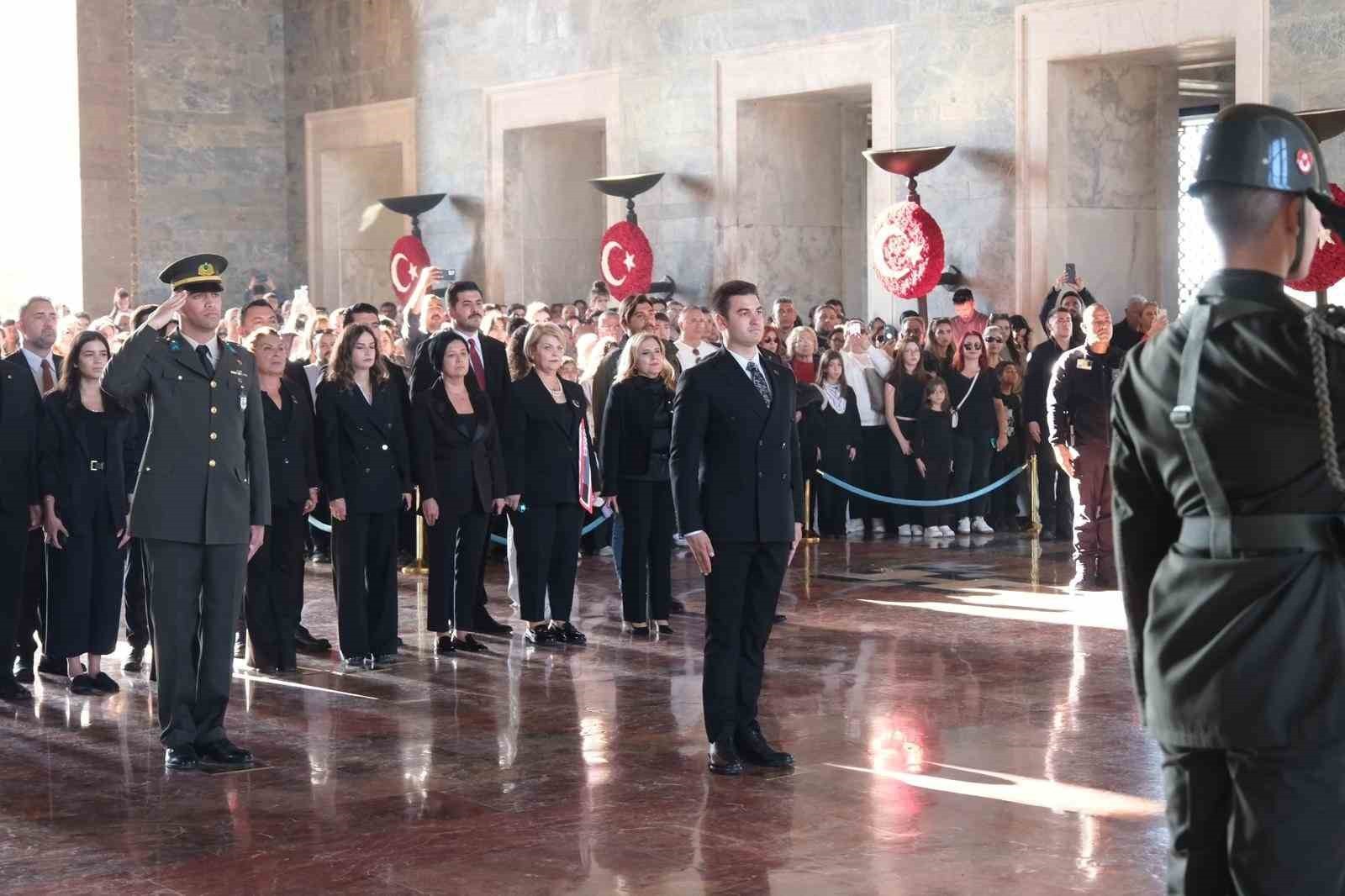 BAŞKAN MANDALİNCİ VE MECLİS ÜYELERİ ATA’NIN HUZURUNA ÇIKTI