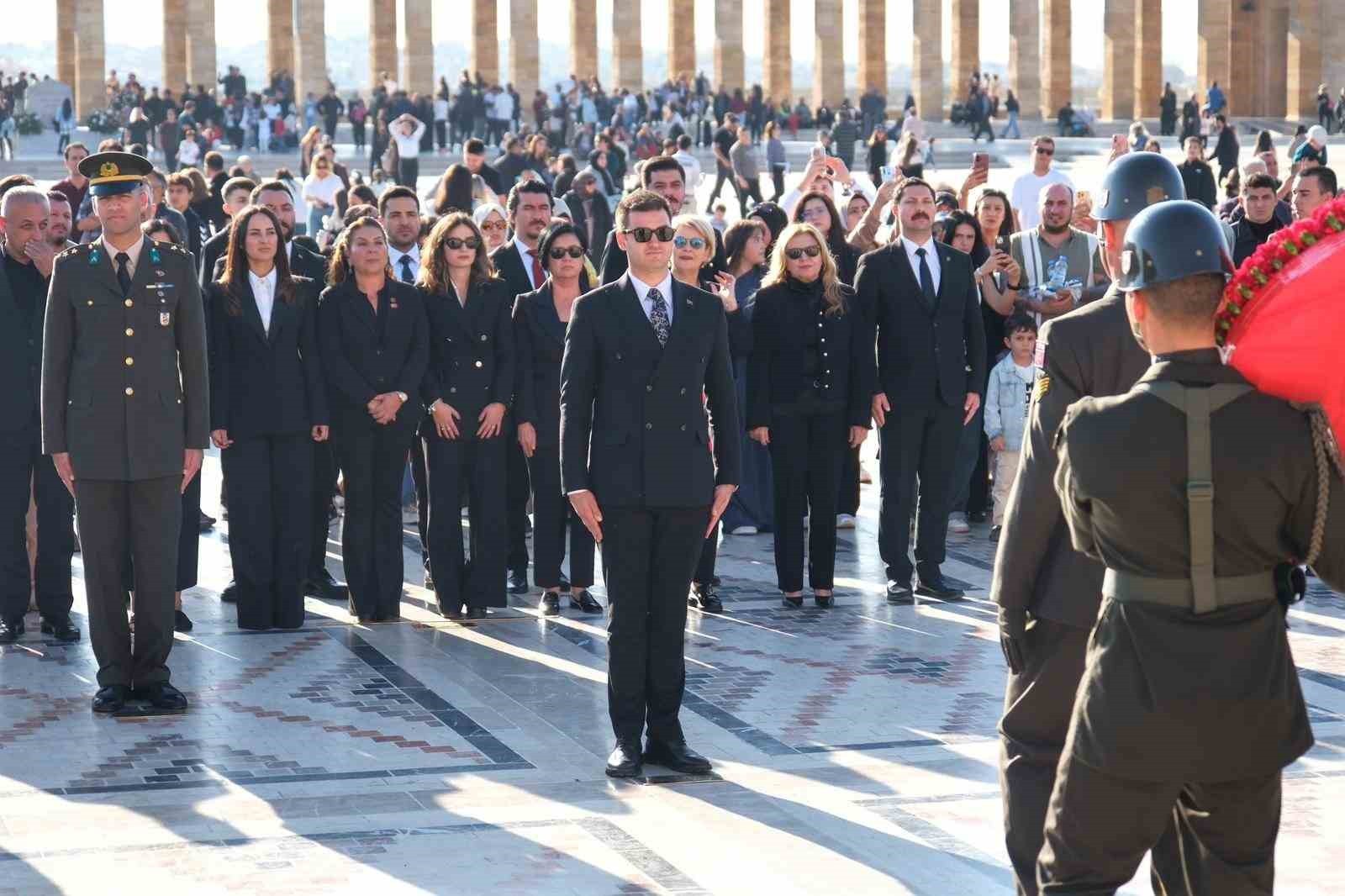 BAŞKAN MANDALİNCİ VE MECLİS ÜYELERİ ATA’NIN HUZURUNA ÇIKTI