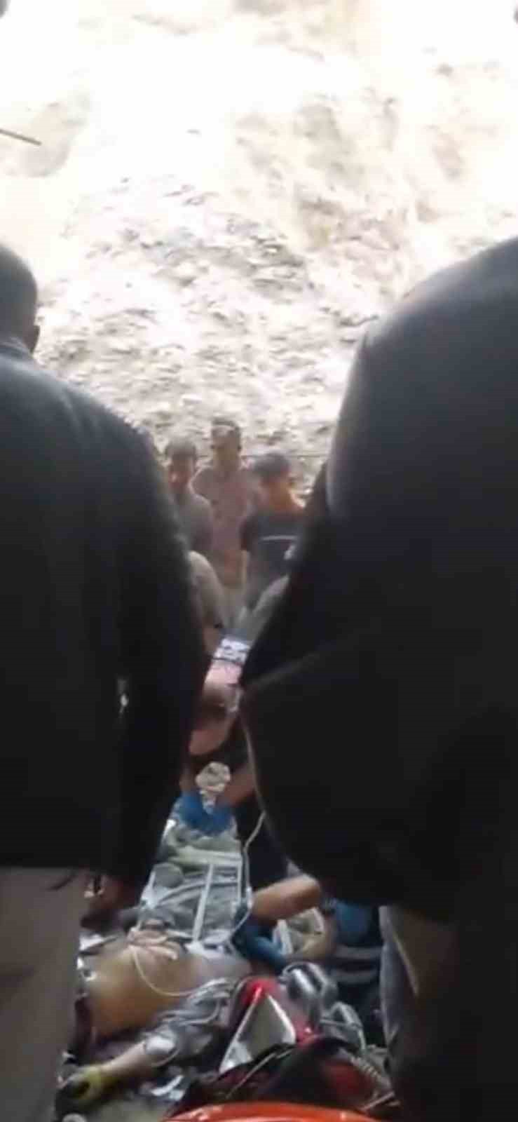 BATMAN'DA BİR İNŞAAT ALANINDA ÇÖKEN BETON KALIBI ALTINDA KALAN 2 KİŞİ AĞIR YARALANDI.