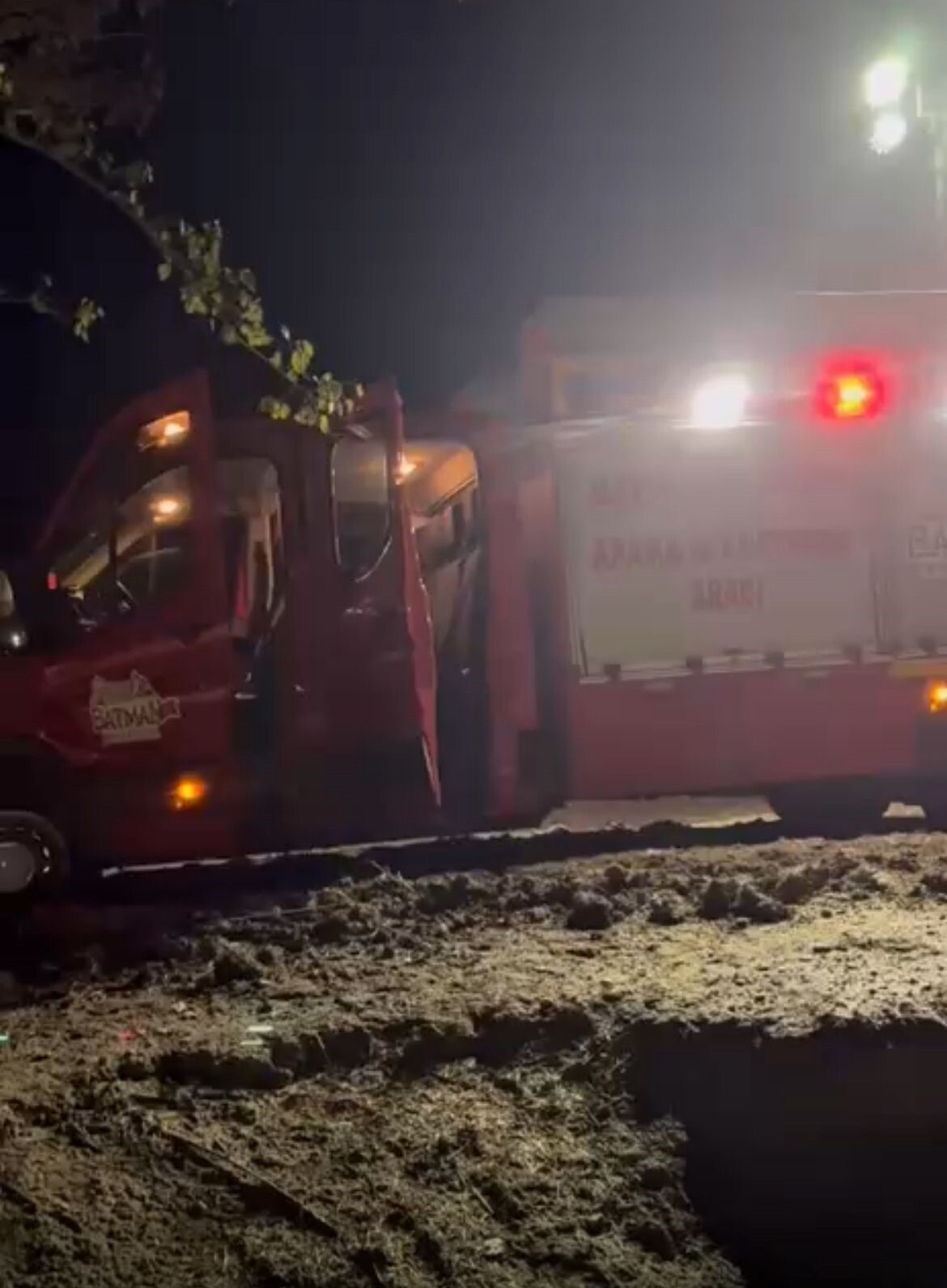 BATMAN'DA SU KUYUSUNA DÜŞEN ÇAKAL İTFAİYE EKİPLERİNCE KURTARILDI.