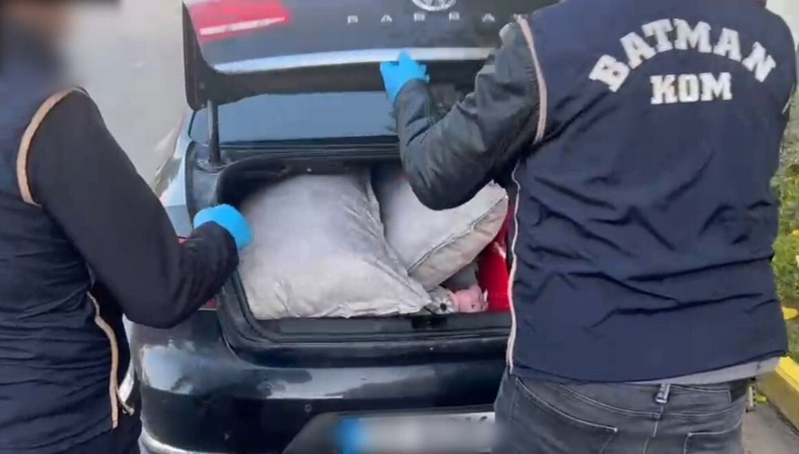 BATMAN’DA KAÇAKÇILIKLA MÜCADELEDE ÇALIŞMALARI KAPSAMINDA ÇOK SAYIDA KAÇAK MALZEME ELE...