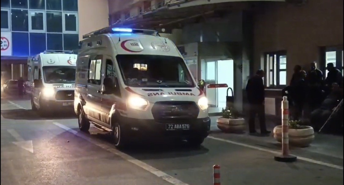 BATMAN GÜNEY ÇEVRE YOLU ÜZERİNDE MEYDANA GELEN TRAFİK KAZASINDA 2 KİŞİ YARALANDI.