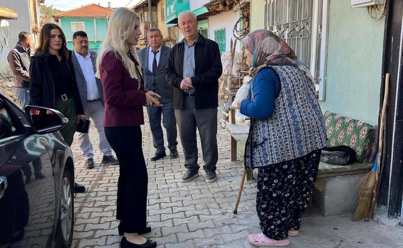 BAYAN KAYMAKAM KÖY KÖY DOLAŞIYOR