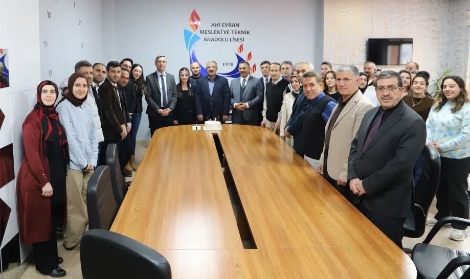 BAYBURT'TA EMEKLİYE AYRILAN MÜDÜRE VEDA PROGRAMI