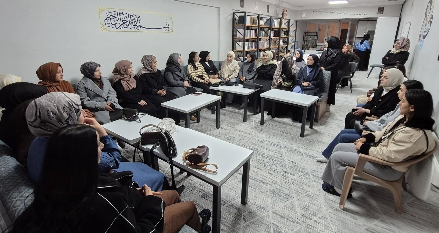 BAYBURT’TA ÜNİVERSİTE ÖĞRENCİLERİNE GENÇLİĞİN ÖNEMİ ANLATILDI