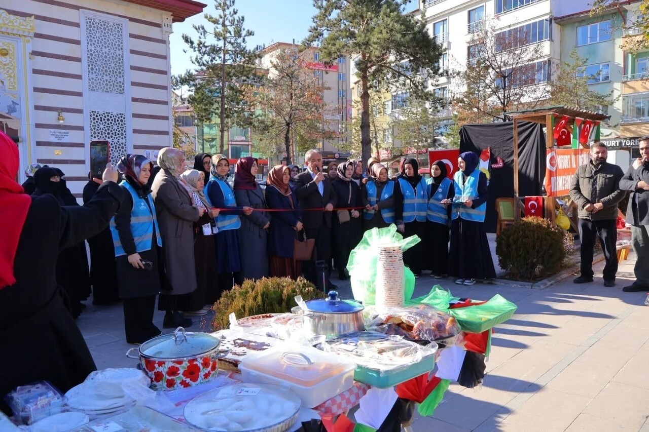 BAYBURT’UN FARKLI NOKTALARINDA FİLİSTİN YARARINA HAYIR ÇARŞILARI KURULDU