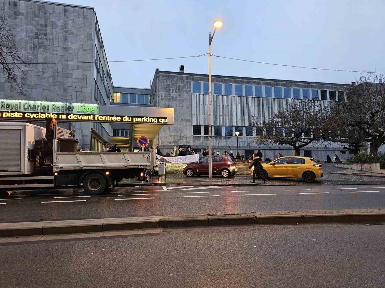 BELÇİKA'DA ÜÇÜNCÜ GÜNÜNE GİREN GENEL GREVDE TOPLU ULAŞIM, DEMİRYOLLARI, HAVAALANLARI, OKULLAR...