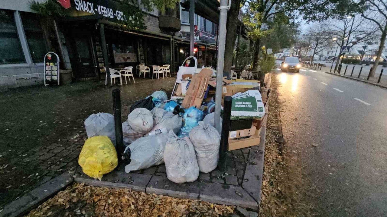 BELÇİKA'DA ÜÇÜNCÜ GÜNÜNE GİREN GENEL GREVDE TOPLU ULAŞIM, DEMİRYOLLARI, HAVAALANLARI, OKULLAR...