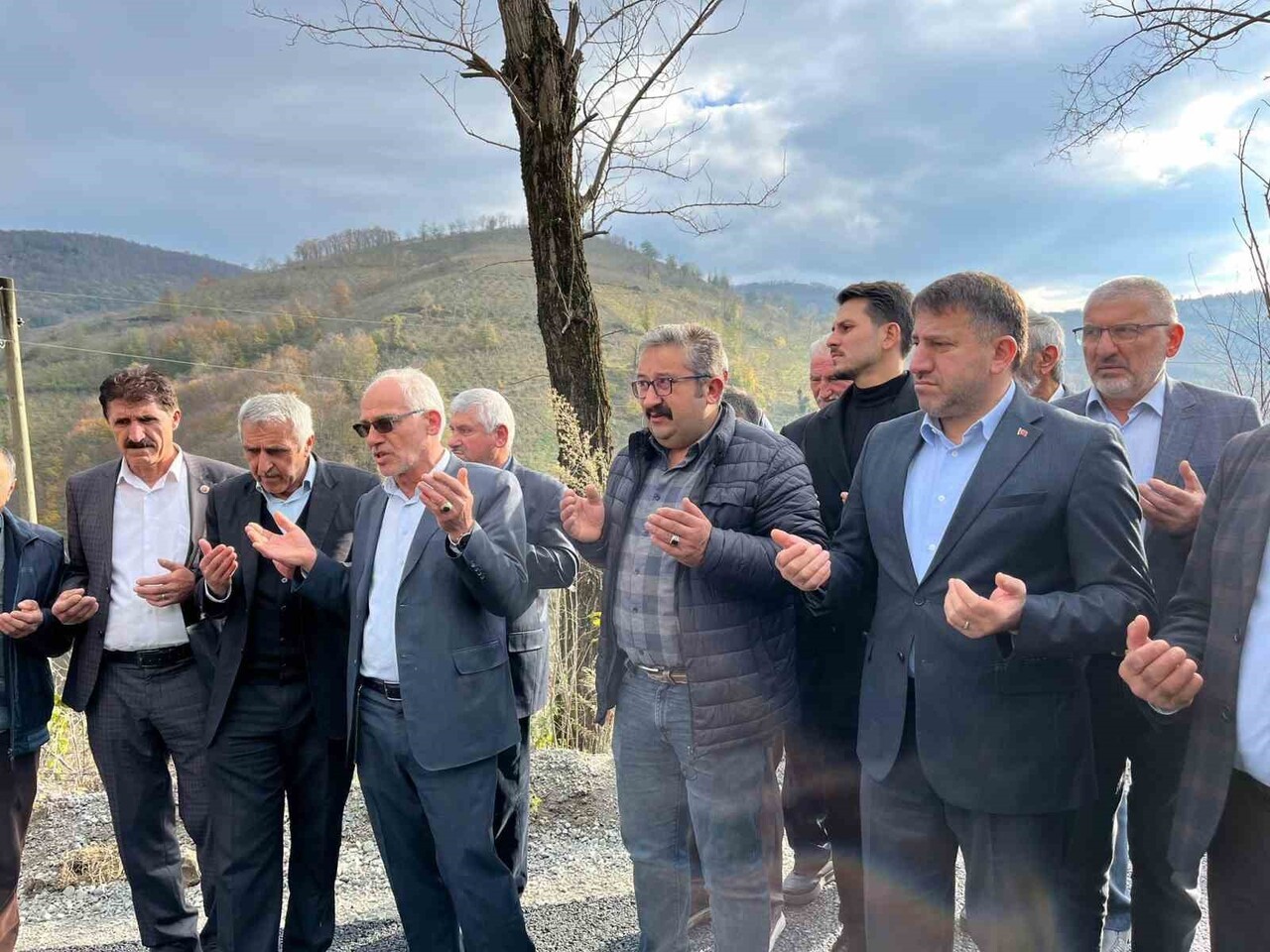 BELEDİYE BAŞKANI İSA TÜRKCAN VE BERABERİNDEKİLERİN ÇALIŞMALARI İNCELEMESİ