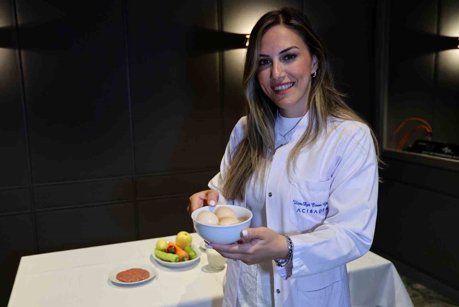 BESLENME VE DİYET UZMANI ÇİSEM GÜNDÜZ, "KANSER RİSKİNİ DÜŞÜRMEDE VEGAN BESLENME MODELİ İLE...