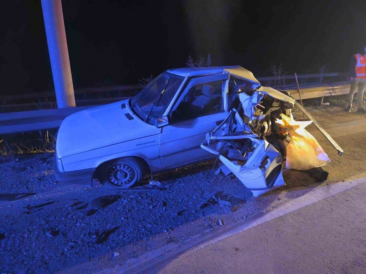 BİLECİK’TE TIR OTOMOBİLE ÇARPTI: 1 YARALI