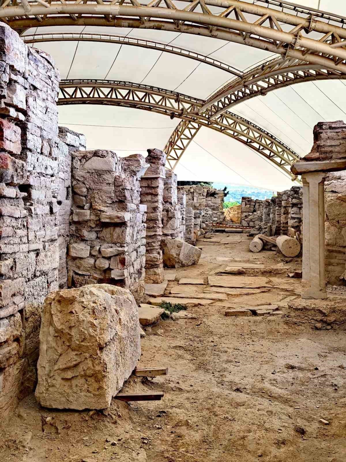 BİNLERCE YILLIK TARİHİ VE EGE’NİN EŞSİZ MANZARASINI BİR ARAYA GETİREN KADIKALESİ, NEOLİTİK...