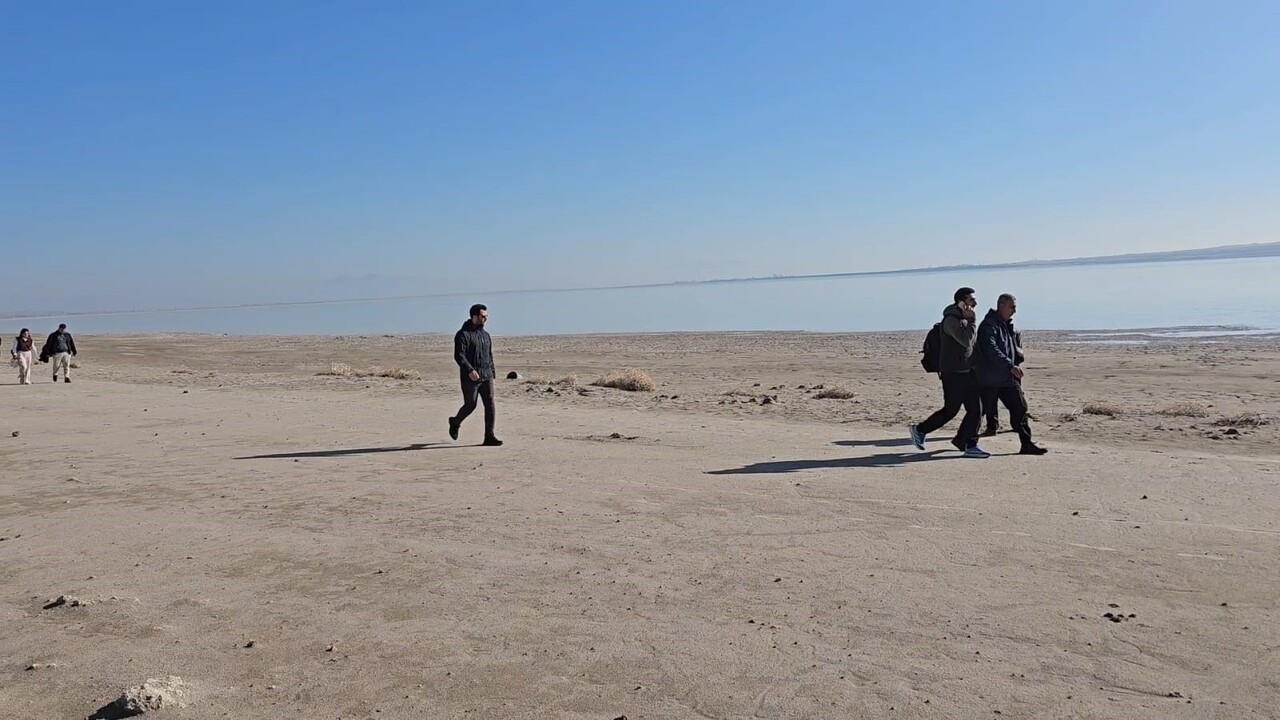 BİTLİS'İN ADİLCEVAZ İLÇESİNDE YER ALAN VE BİRÇOK KUŞ TÜRÜNE EV SAHİPLİĞİ YAPAN ARİN GÖLÜ, İKLİM...