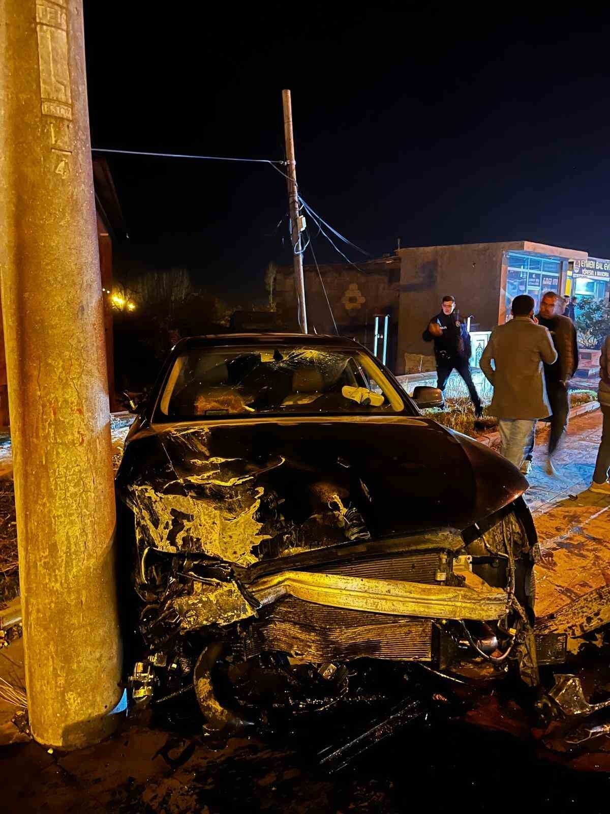 BİTLİS’İN AHLAT İLÇESİNDE AKŞAM SAATLERİNDE MEYDANA GELEN TRAFİK KAZASINDA 5 KİŞİ...