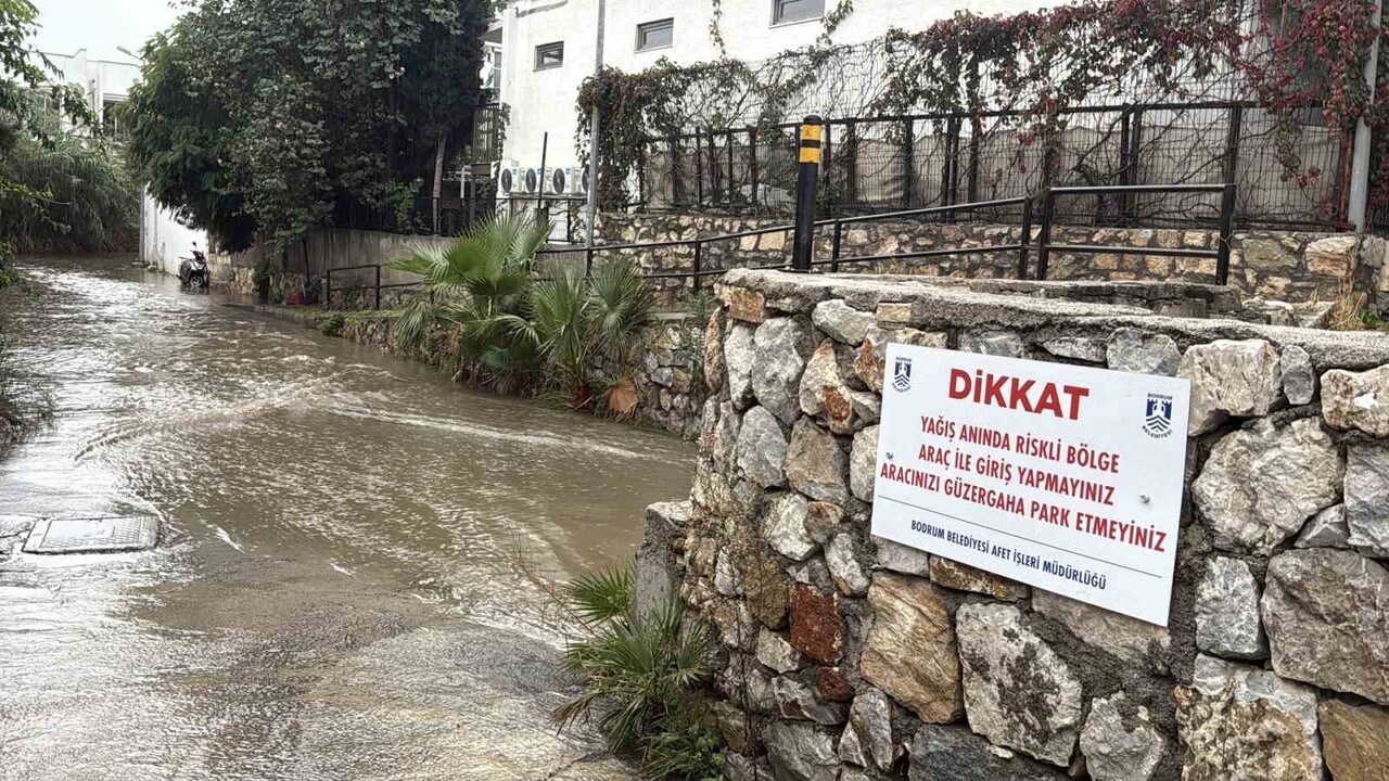 BODRUM’U SAĞANAK YAĞIŞ VURDU