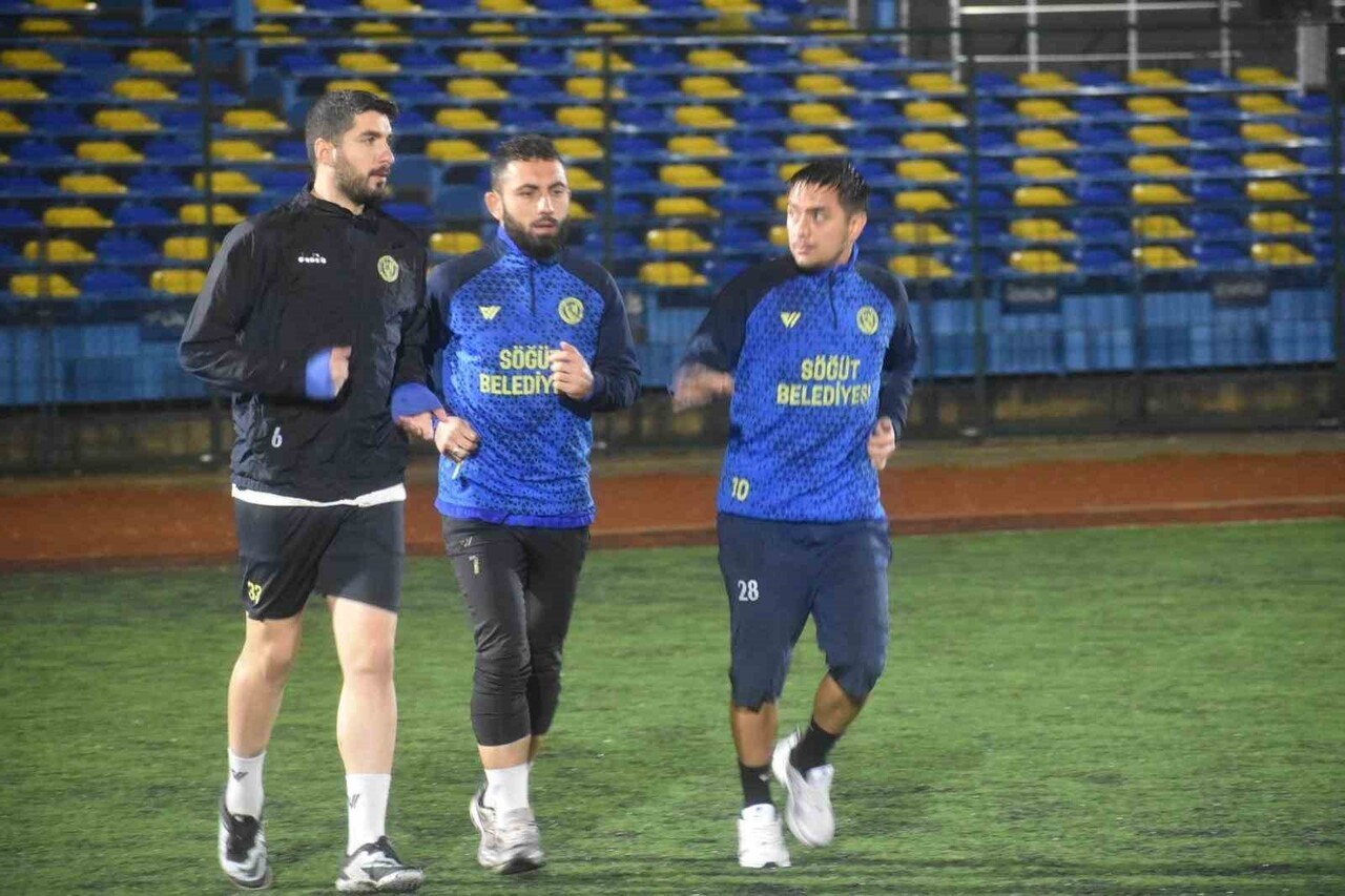 BÖLGESEL AMATÖR LİG'DE (BAL) BİLECİK'İ TEMSİL EDEN SÖĞÜTSPOR YARIN OYNAYACAĞI MAÇIN HAZIRLIKLARI...