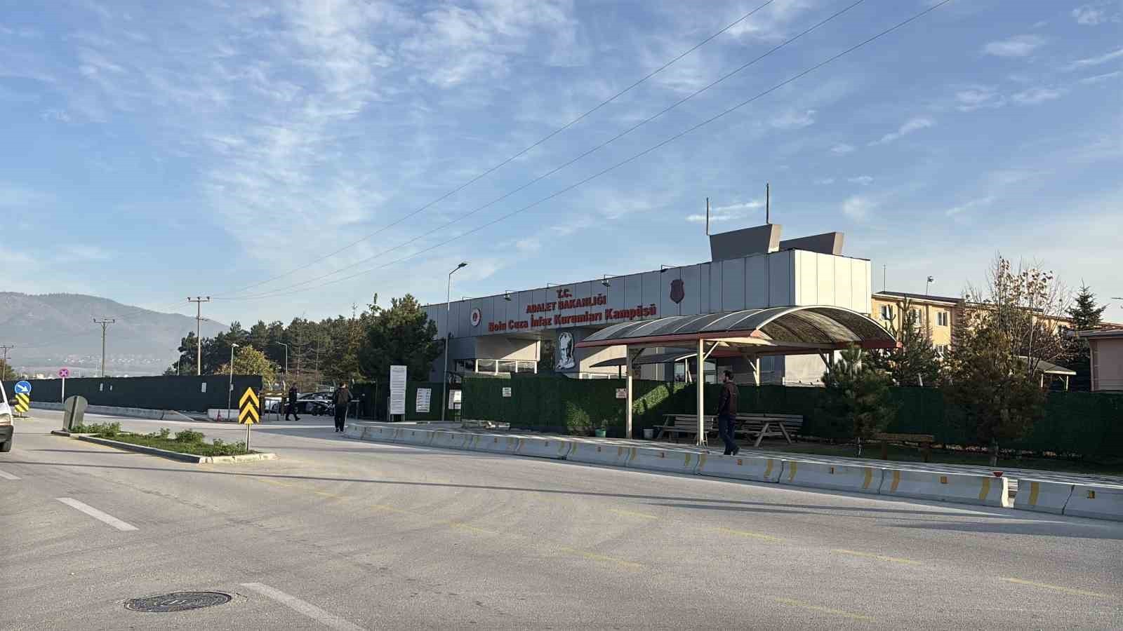 BOLU'DA T TİPİ KAPALI CEZAEVİ'NDE "ADAM ÖLDÜRMEYE TEŞEBBÜS" SUÇUNDAN TUTUKLU BULUNAN MAHKUM...