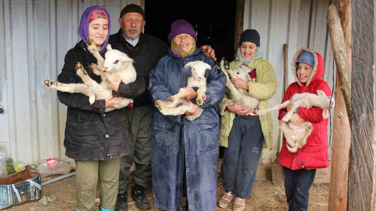 BOLU’DA HAVALARIN SOĞUMASI VE KAR YAĞIŞI BEKLENTİSİYLE BİRLİKTE YAYLALARDAN KÖYLERE KIŞ GÖÇÜ...