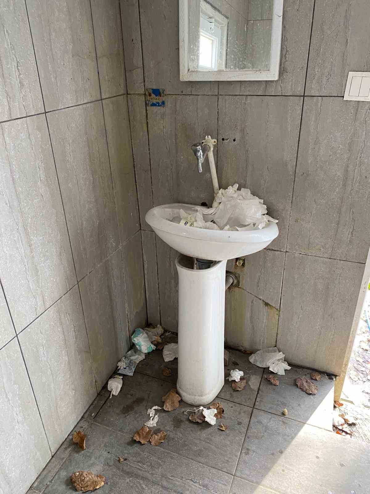 BOLU’DA MANEVİ DEĞERİYLE HER YIL BİNLERCE ZİYARETÇİYİ AĞIRLAYAN HAYREDDİN TOKADİ TÜRBESİ’NDE...