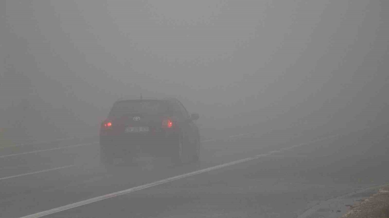 BOLU DAĞI’NDA ETKİLİ OLAN YOĞUN SİS VE SAĞANAK SEBEBİYLE GÖRÜŞ MESAFESİ YER YER 25 METREYE KADAR...