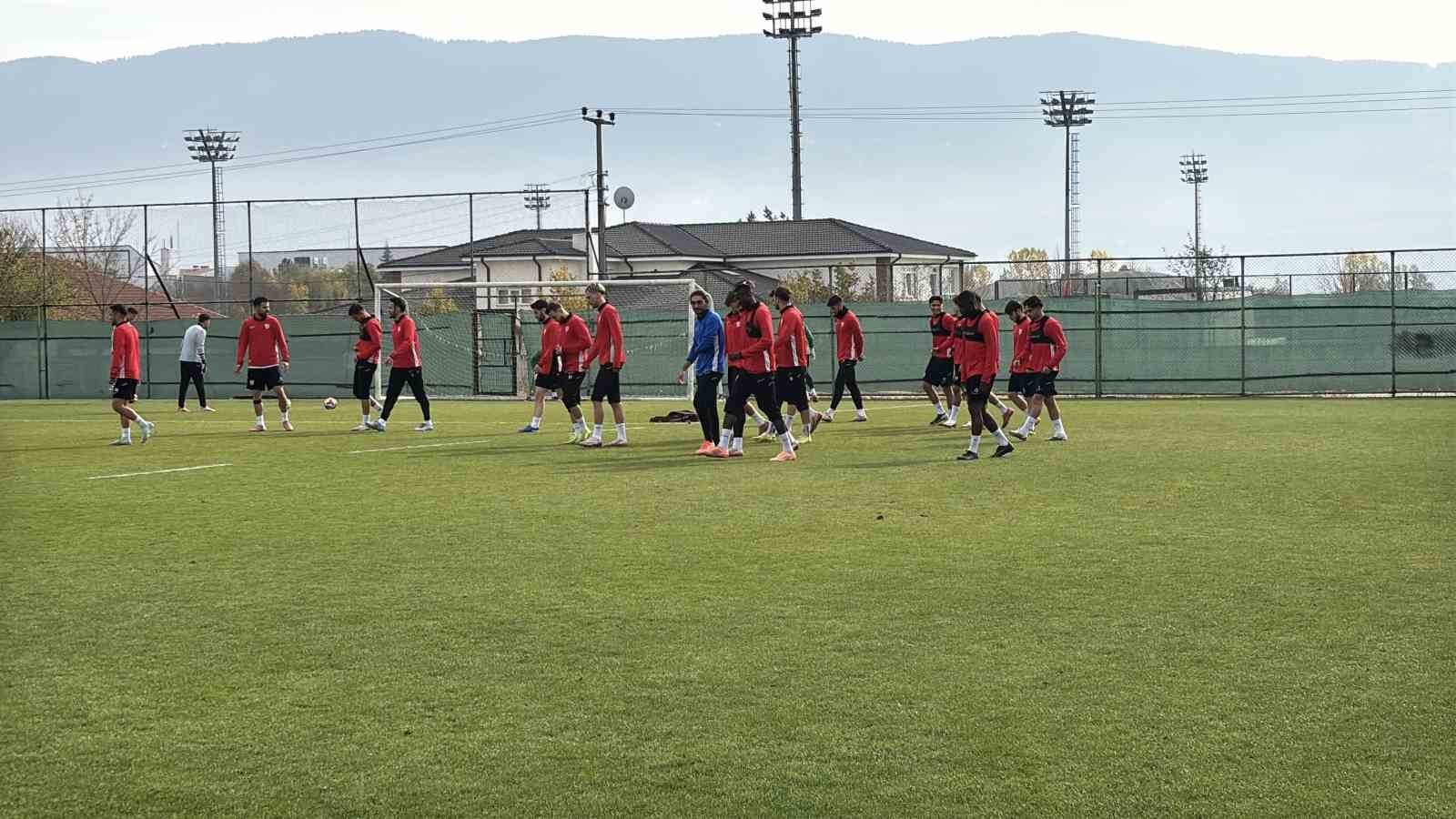 BOLUSPOR, GELECEK HAFTA OYNAYACAĞI BANDIRMASPOR MAÇININ HAZIRLIKLARINI SÜRDÜRÜYOR.
