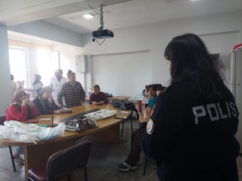 BOR İLÇE EMNİYET MÜDÜRLÜĞÜ TOPLUM DESTEKLİ POLİSLİK BÜRO AMİRLİĞİ EKİPLERİ, VATANDAŞLARIN...
