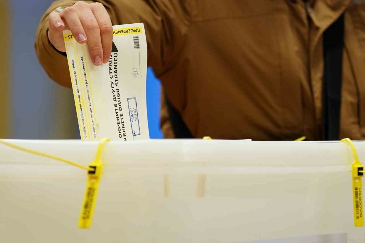 BOSNA HERSEK’TE SIRPLARIN YOĞUN OLARAK YAŞADIĞI SIRP CUMHURİYETİ ENTİTESİNDE HALK, YENİ ENTİTE...