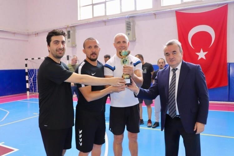 BOZÜYÜK'TE ÖĞRETMENLER SPORLA BULUŞTU