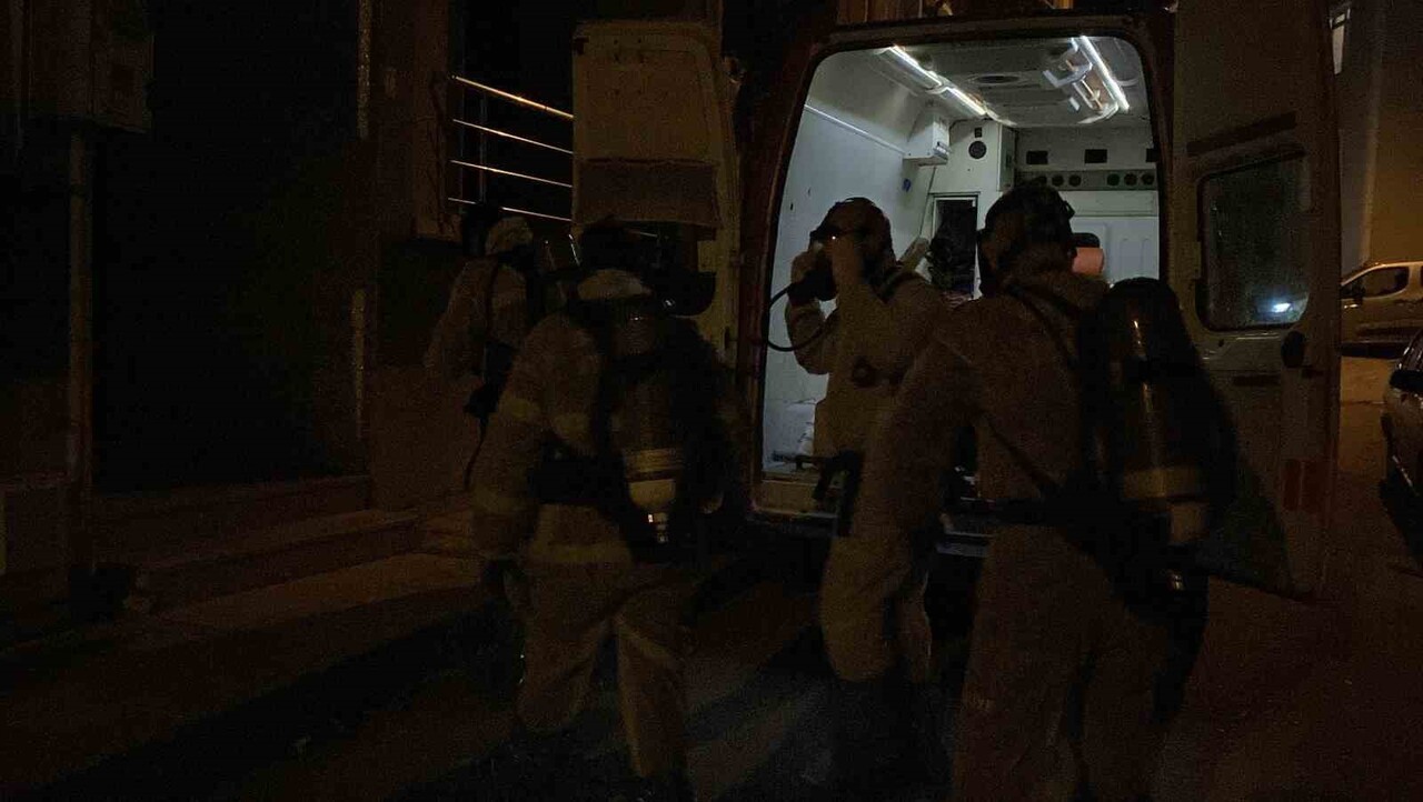 BURDUR'DA EVİNDE YALNIZ YAŞAYAN ADAM ÖLÜ BULURKEN OLAY APARTMANI SARAN KOKU ÜZERİNE FARK...