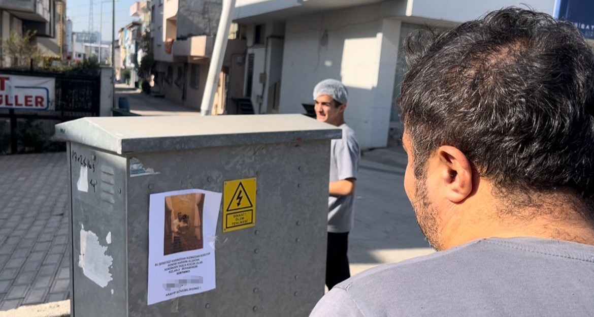 BURSA'DA İDDİAYA GÖRE BİR KİŞİ, TARTIŞTIĞI KİŞİYİ REZİL ETMEK İÇİN AFİŞ BASTIRIP CADDE VE...