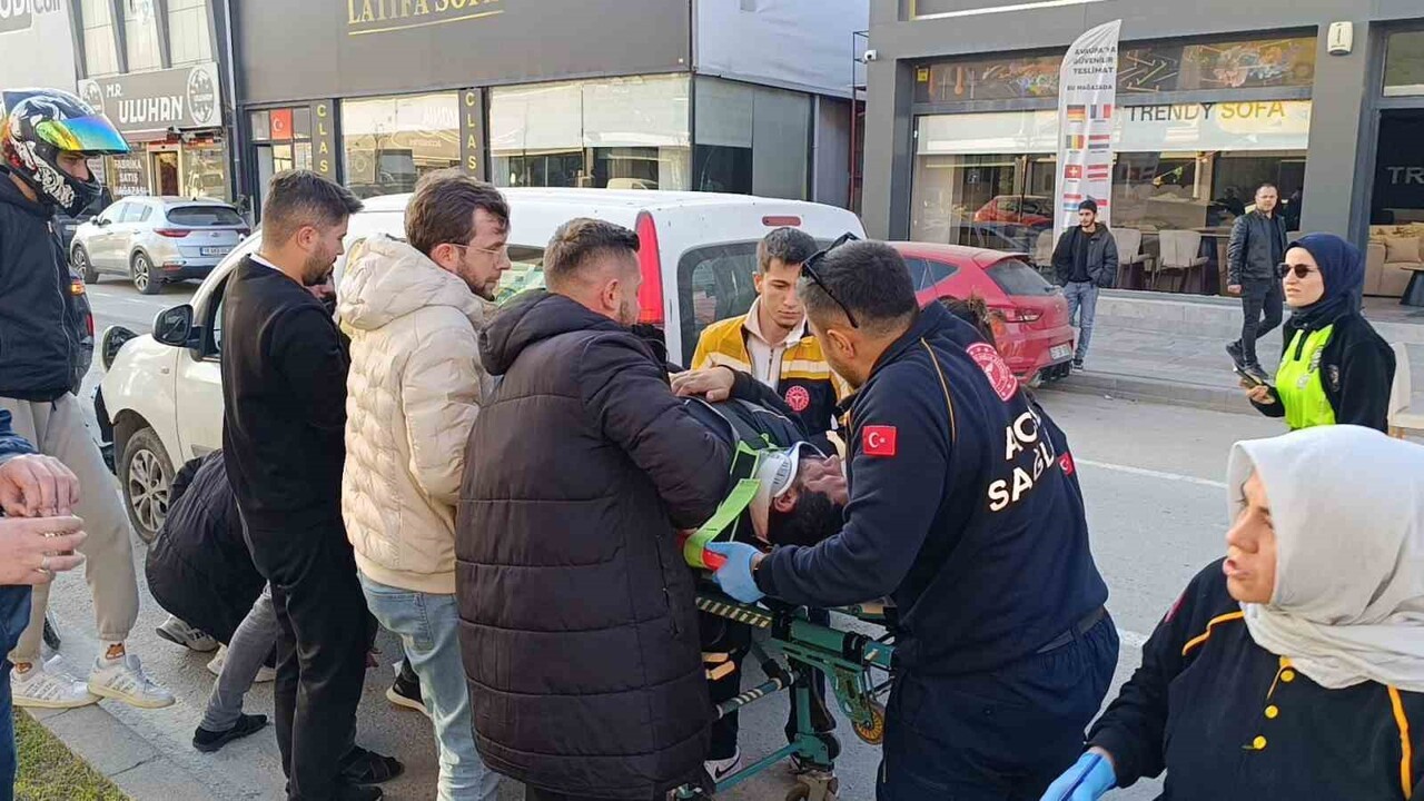 BURSA'NIN İNEGÖL İLÇESİNDE MEYDANA GELEN KAZADA HAFİF TİCARİ ARAÇ İLE CİP ÇARPIŞTI: 1 KİŞİ...