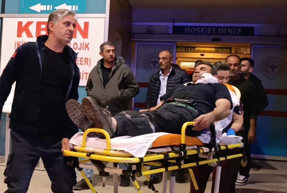 BURSA'NIN İNEGÖL İLÇESİNDE MEYDANA GELEN OLAYDA YARALI ADAM YÜZÜNE SAPLANAN DEMİR PARÇASIYLA...