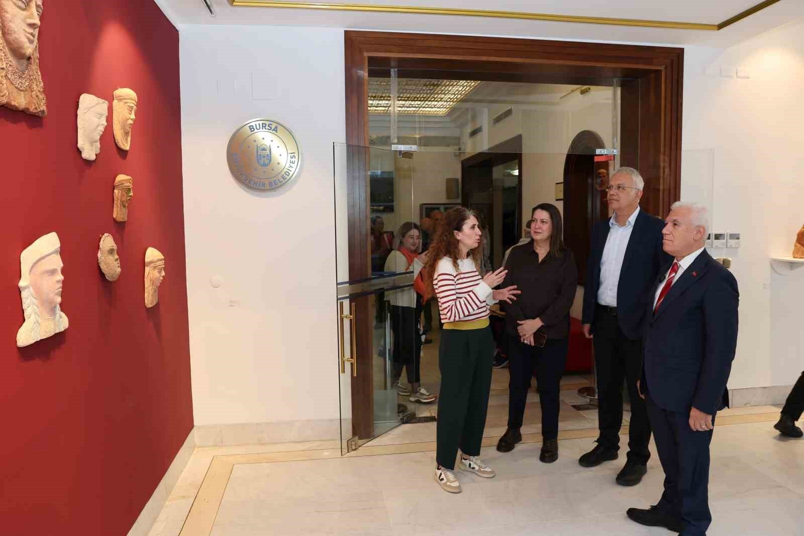 BURSA BÜYÜKŞEHİR BELEDİYESİ’NİN TÜRK SANATININ ÖNCÜ İSİMLERİ NASİP VE NURİ İYEM’İN ESERLERİNİ 21...