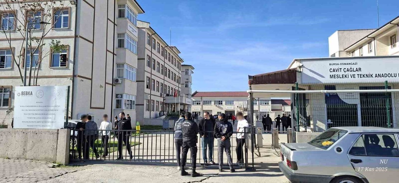 BURSA’DA OKUL ÇEVRELERİNDE ÇOCUK VE GENÇLERİN KORUNMASINA YÖNELİK DENETİM YAPILDI