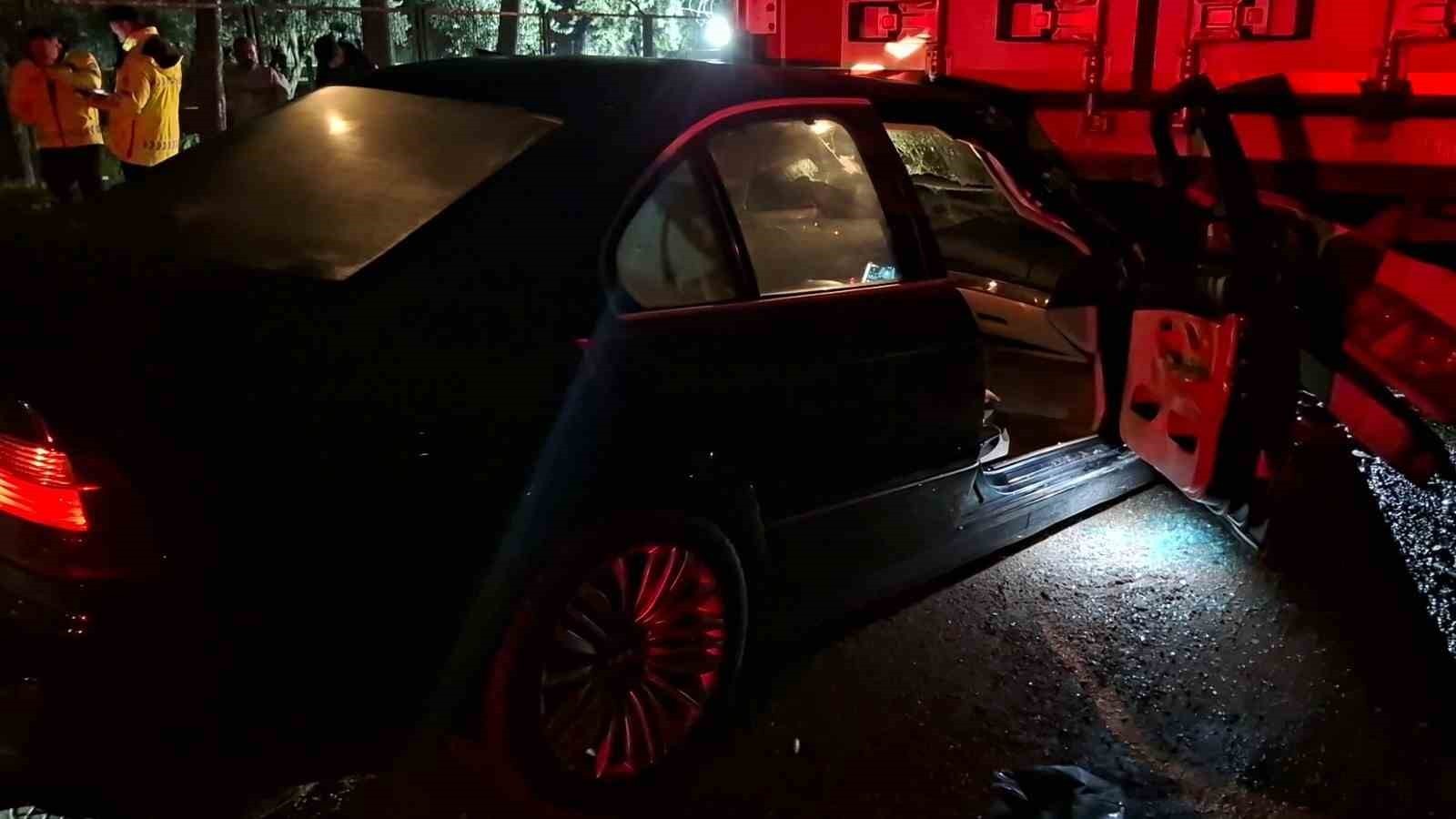 BURSA’DA OTOMOBİL PARK HALİNDEKİ TIRA ARKADAN ÇARPTI: 1 AĞIR YARALI